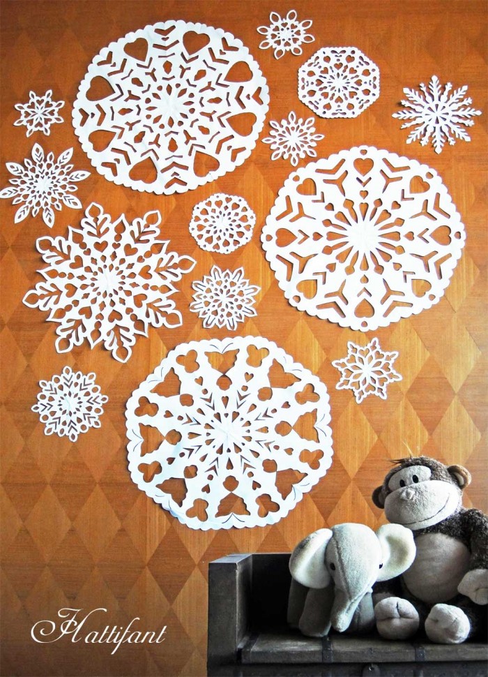 Hattifant Making GIANT Snowflakes Wall Decor Display